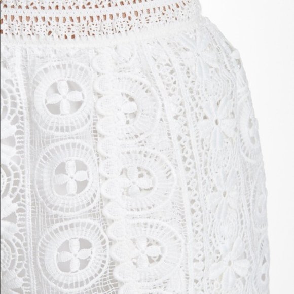 ASTR Cream High Waist Tulip Crochet Lace Shorts - Picture 9 of 9